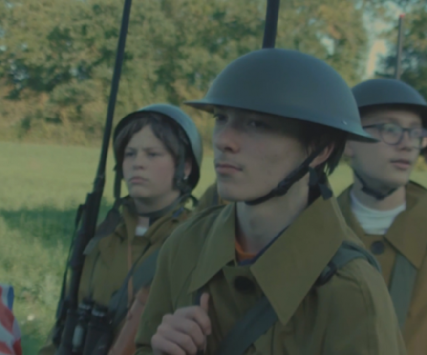 Les élèves du collège des Bourgognes, déguisés en soldats australiens dans leur court-métrage 'Destins Croisés'.