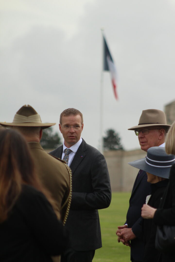 Ben Daetwyler lors de la visite du gouverneur général d'Australie, Son Excellence David Hurley, au Centre Sir John Monash le 5 juin 2024.