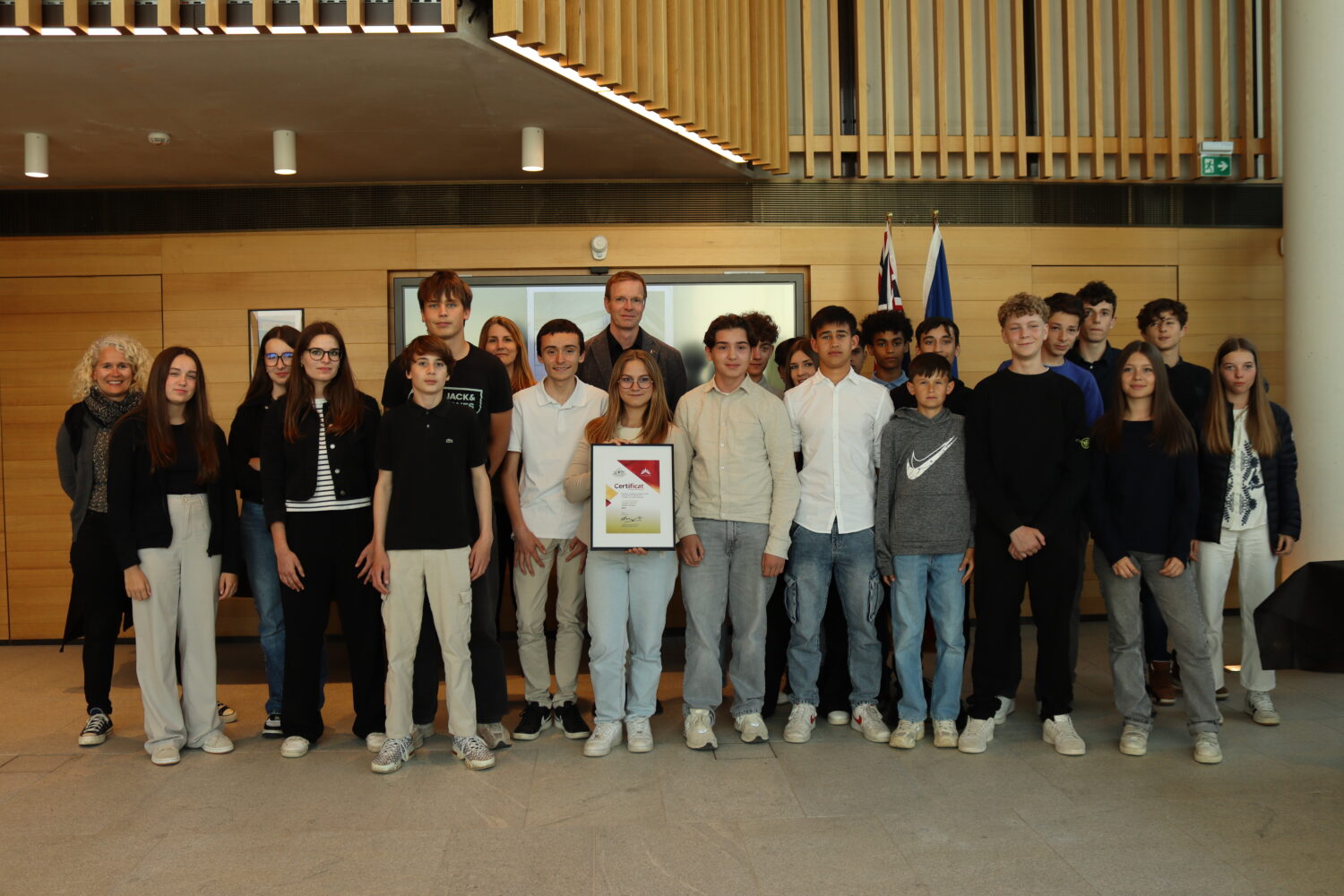 Les lauréats du Collège du Val de Saône recevant le prix Sadlier Stokes au Sir John Monash Centre