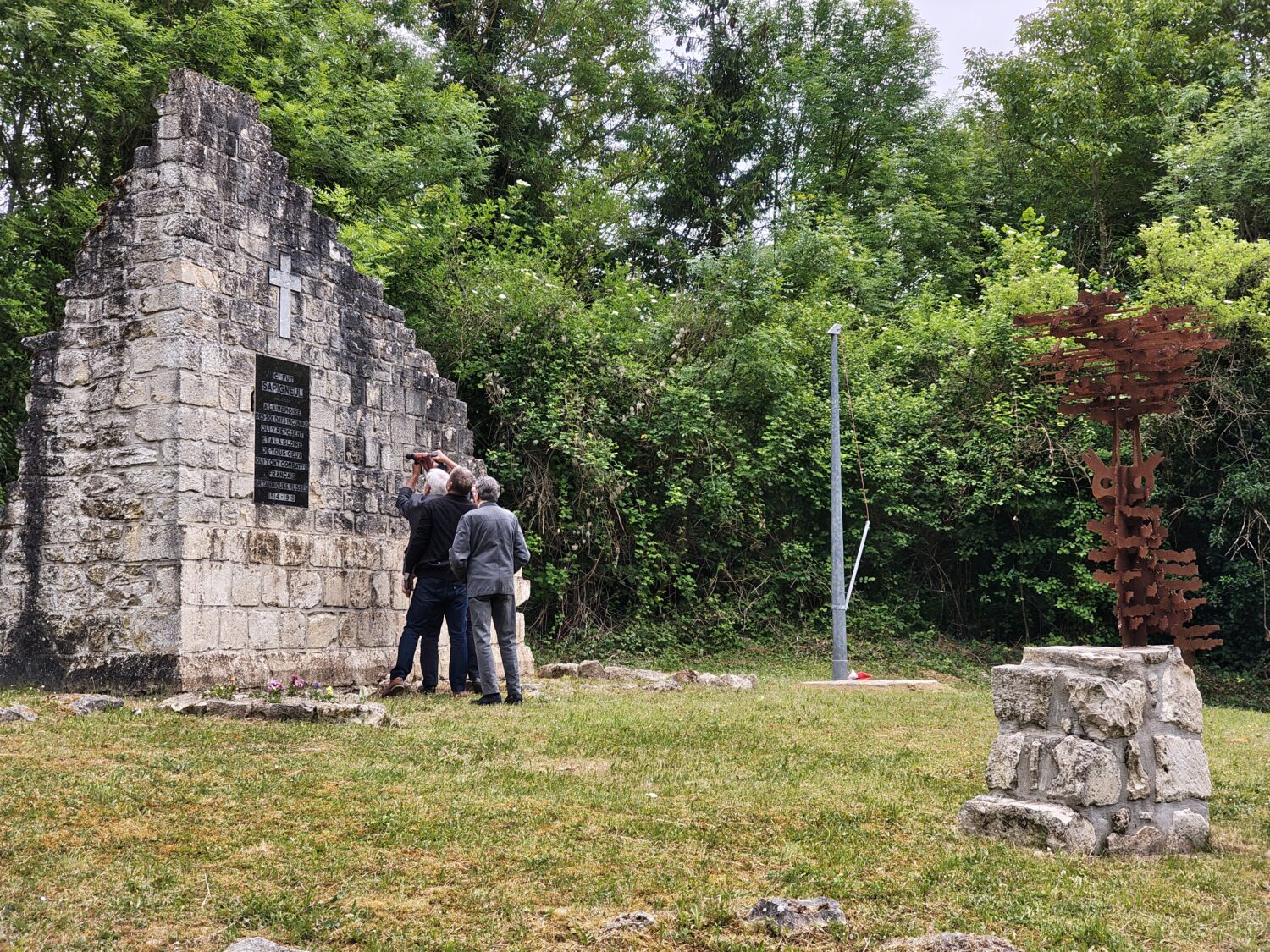 The site of the ruins of Sapigneul Church. On the right of the image is the sculpture of ‘the owl of Sapigneul’.