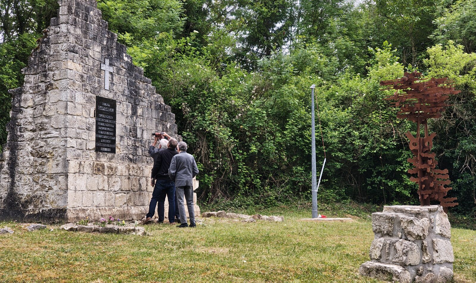 The site of the ruins of Sapigneul Church. On the right of the image is the sculpture of ‘the owl of Sapigneul’.