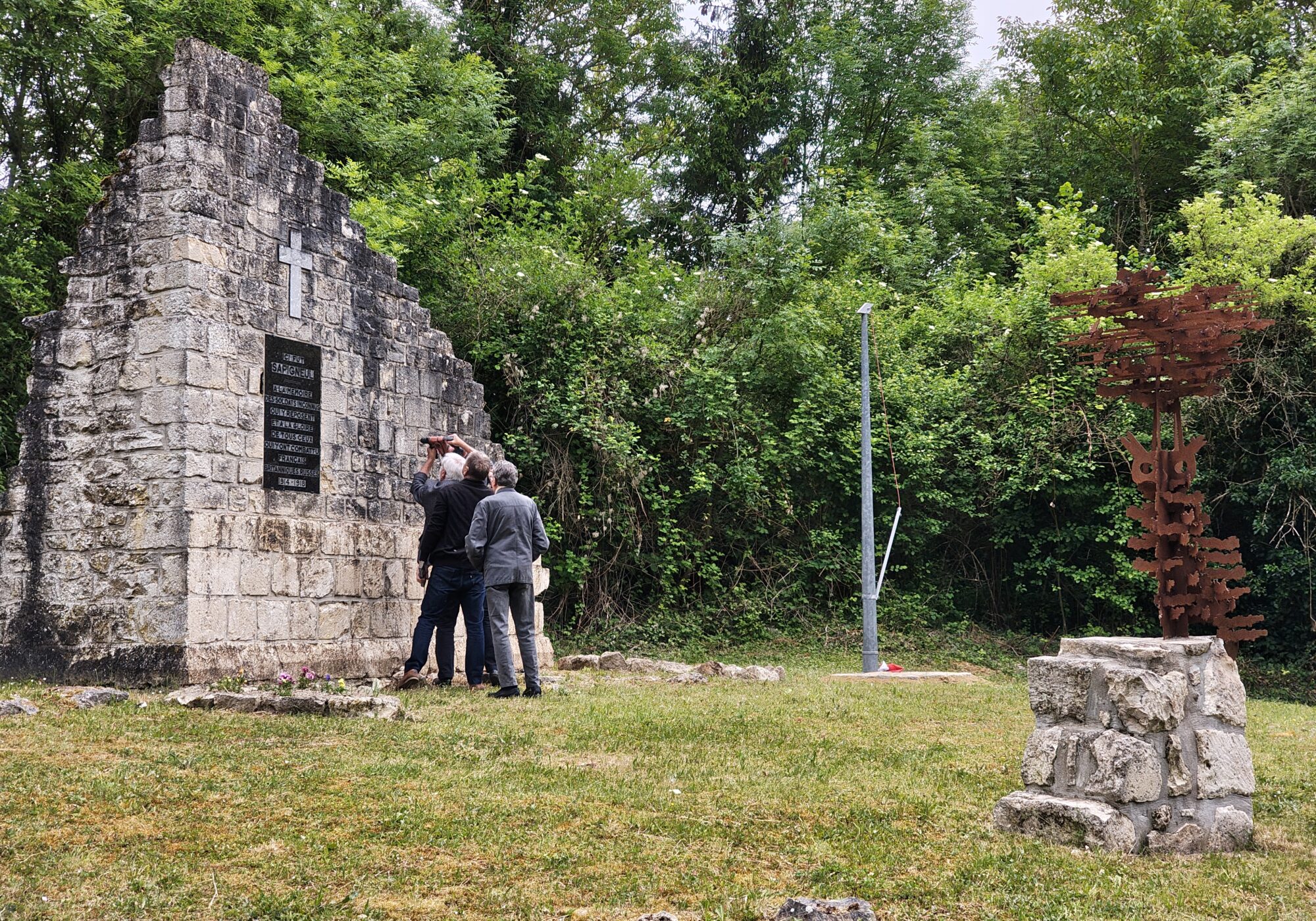 The site of the ruins of Sapigneul Church. On the right of the image is the sculpture of ‘the owl of Sapigneul’.