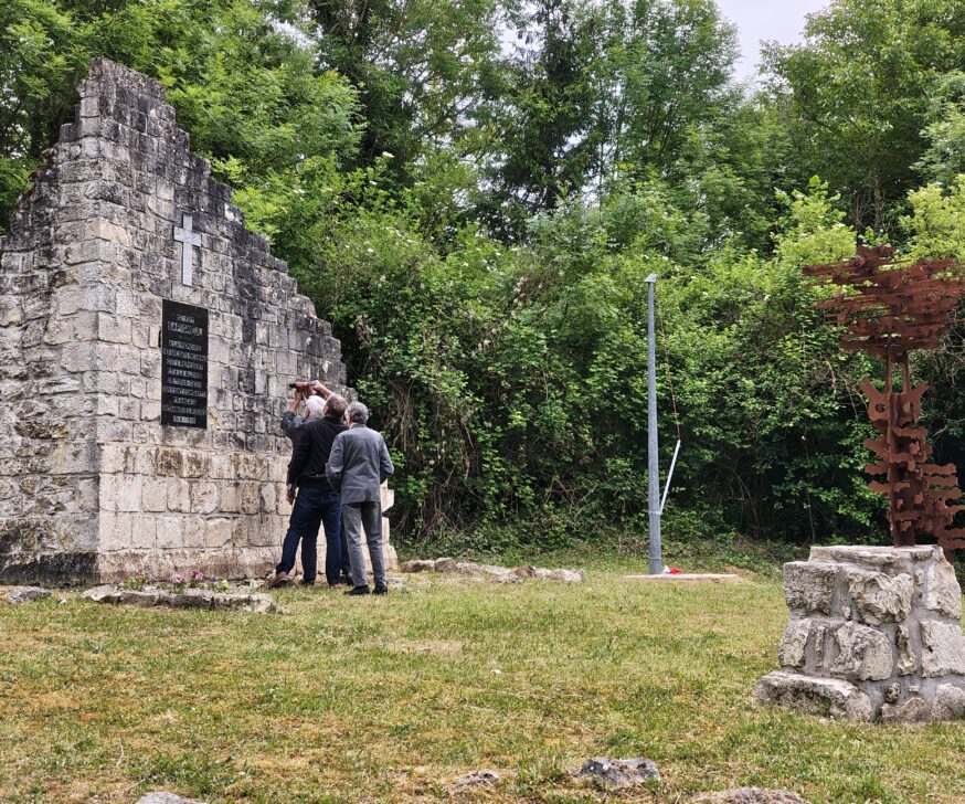 The site of the ruins of Sapigneul Church. On the right of the image is the sculpture of ‘the owl of Sapigneul’.