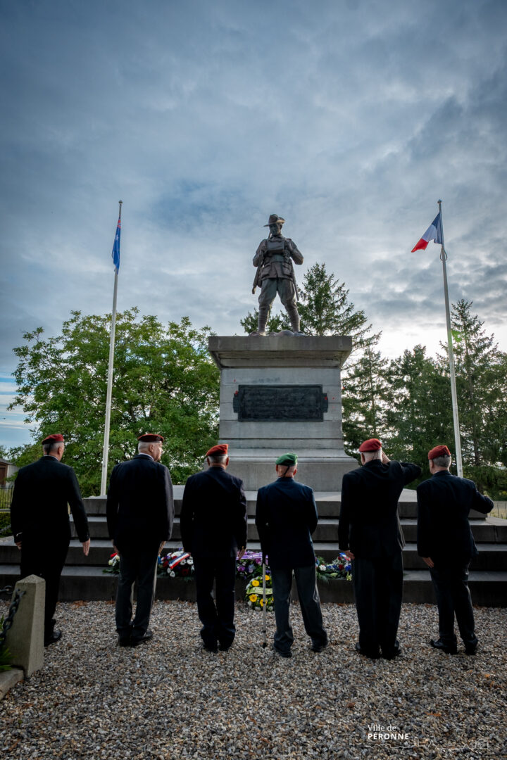 Veterans pay their respects at the 2nd Australian Division Memorial ©Ville de Péronne